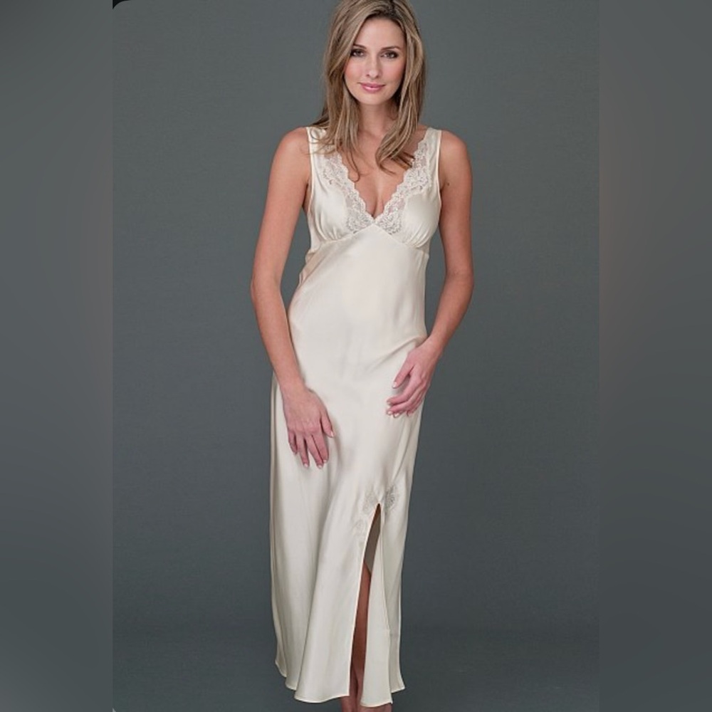 Julianna Rae Perfect Indulgence 100% Silk Long Gown Size M “Pearl”